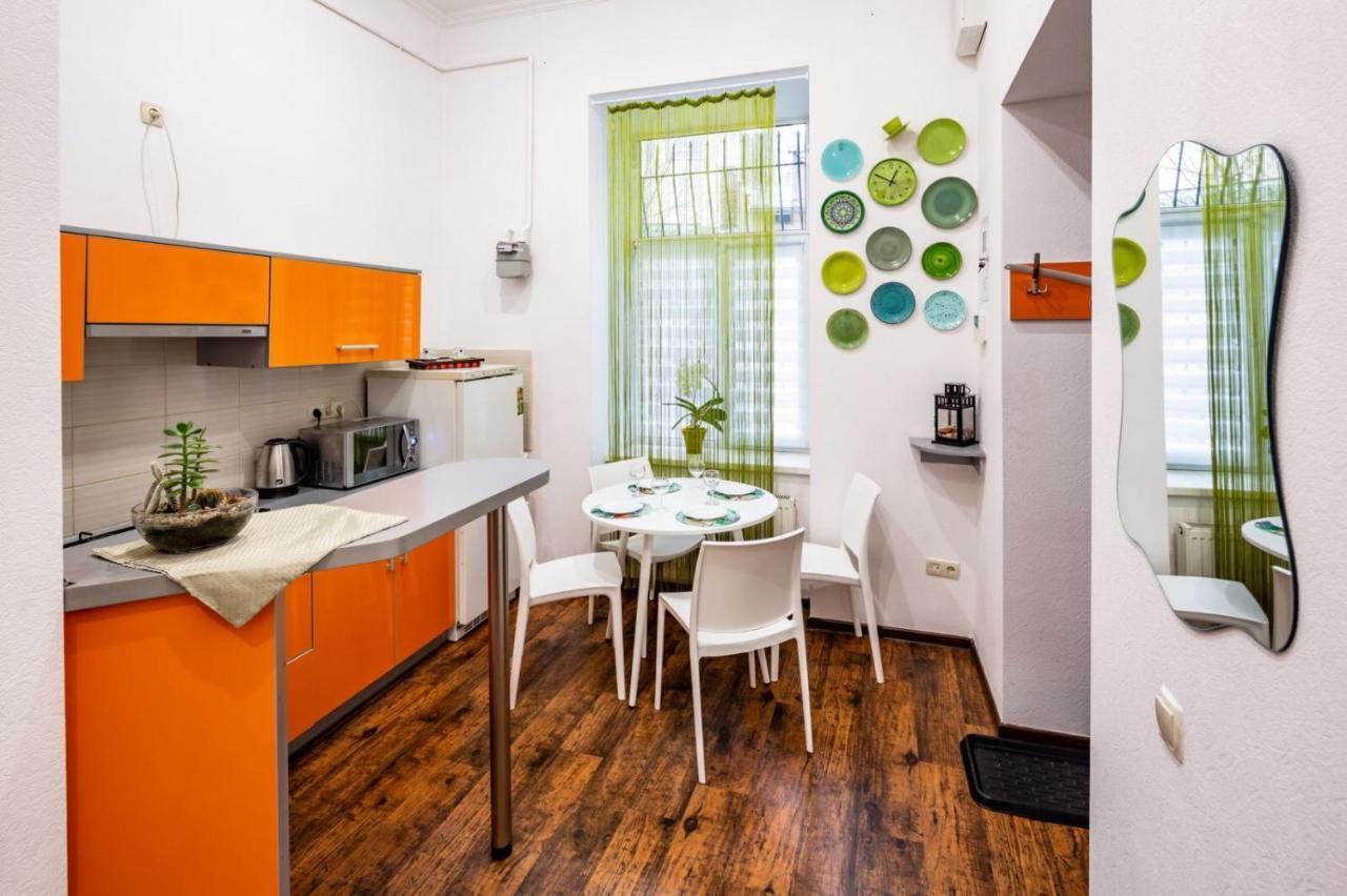 Bv Apartments Cozy In Center Lviv Luaran gambar