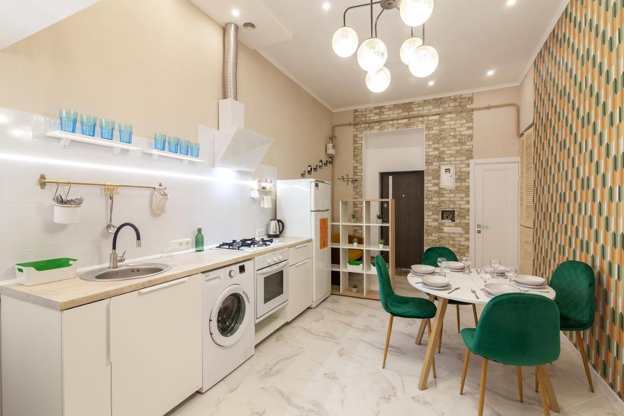Bv Apartments Cozy In Center Lviv Luaran gambar